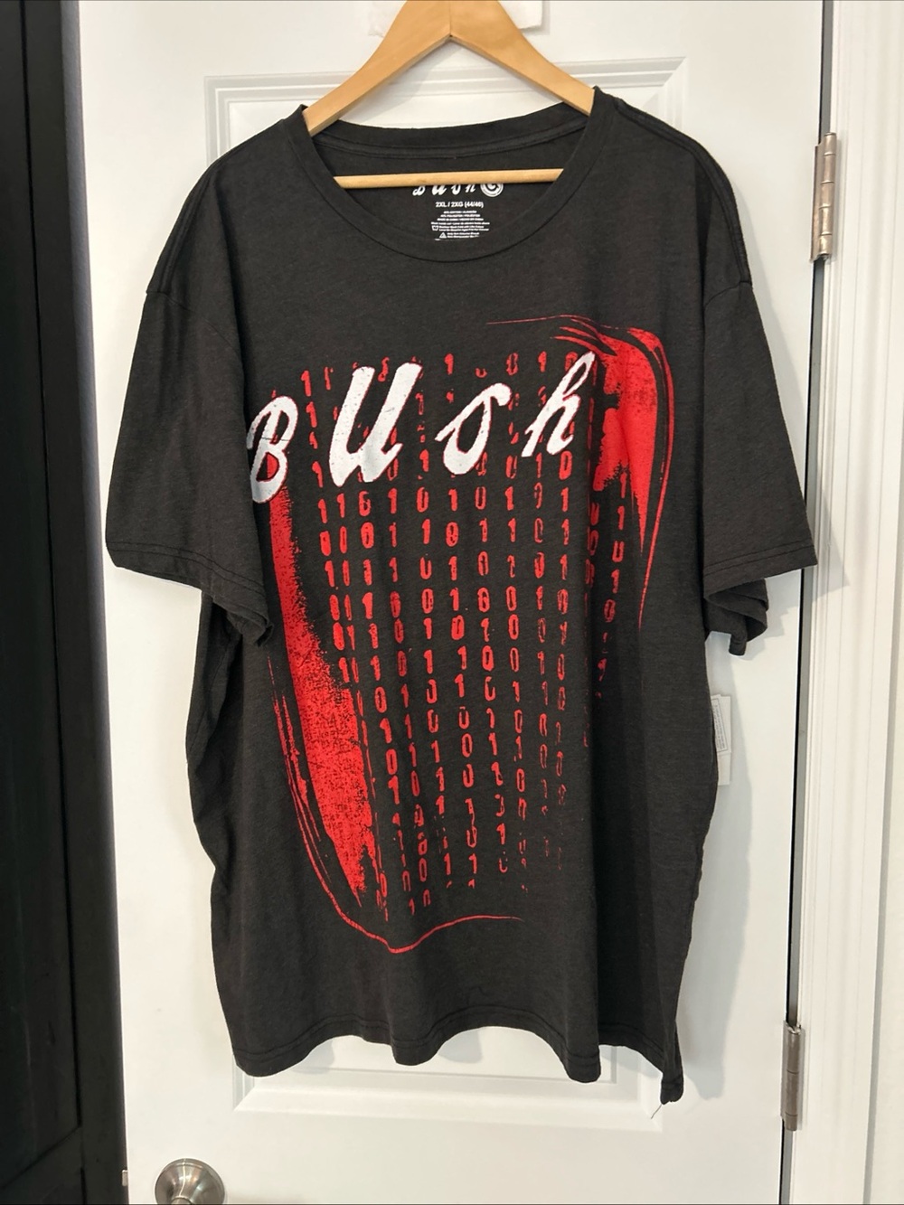 Men's Bush Boxy Band Tour Graphic T-Shirt Sz 2XL Distressed Neckline Hem NWT